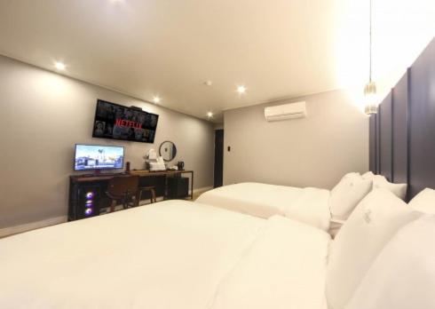 The Stone Bridge Hotel Sasang Пусан Екстериор снимка